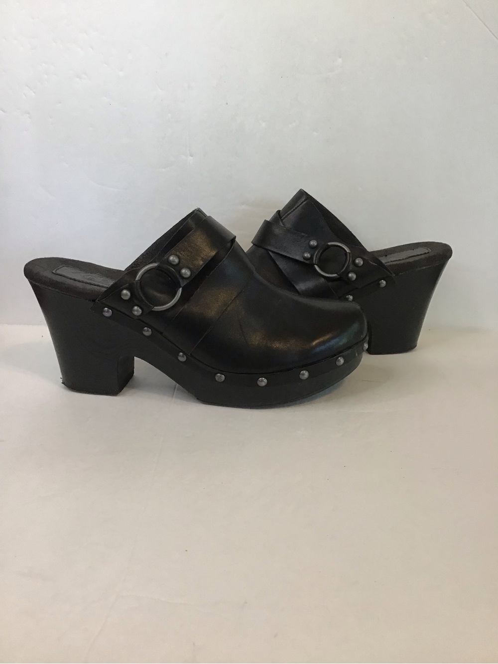 KORKS Women's Black Leather Nailhead Studded Clog Mules with Ring Detail 8/39 - Picture 3 of 10